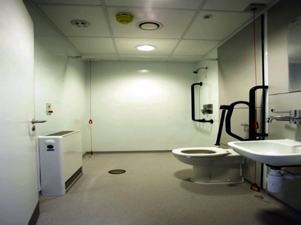 Suelo antiodeslizante baño duchas geriátricos discapacitados